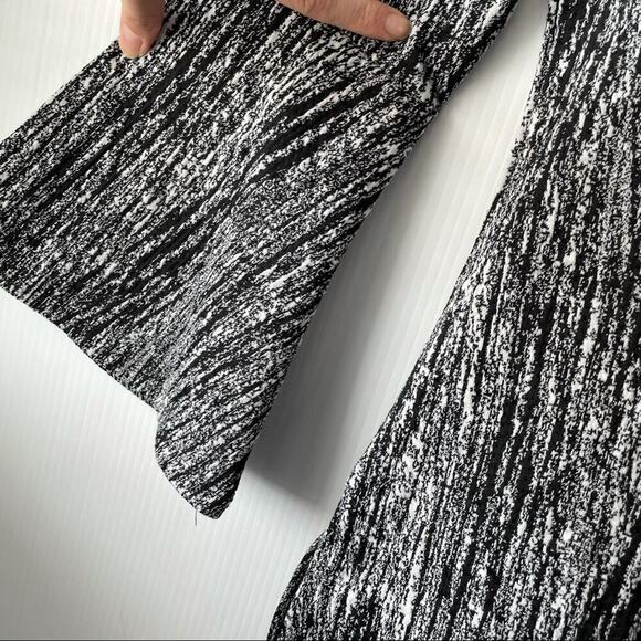 H by Halston bell sleeve top - Picture 7 of 8